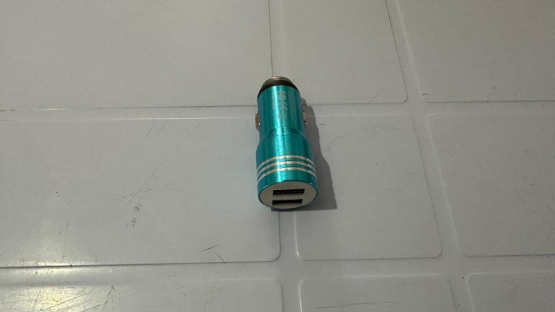 Çakmaklık Girişli Çift USB'li Şarj Aleti